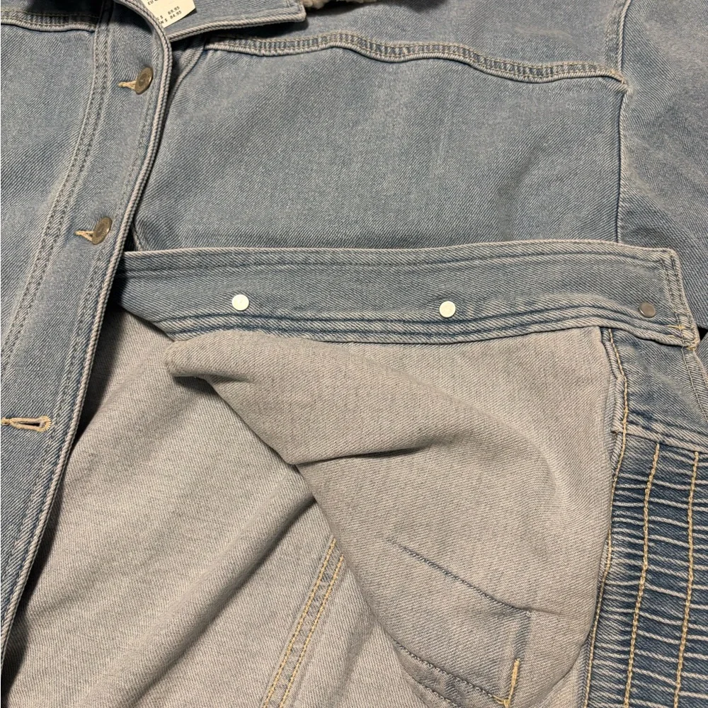 Hollister Denim Jacket with Faux Fur Collar - Picture 5 of 7